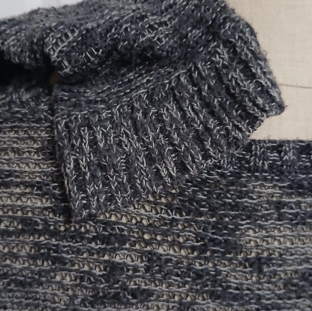 AMAZING Ladies Medium Mossimo Open Knit Weave Charcoal Gray Long Sweater - Picture 4 of 7